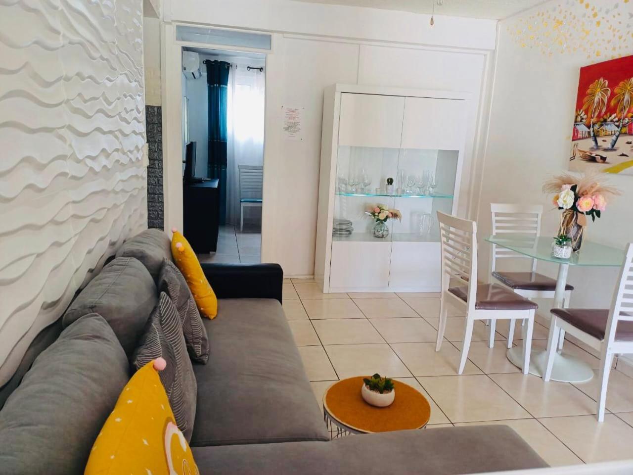 Apartmán Coquet F2 Climatise Avec Piscine Au Lamentin Le Lamentin Exteriér fotografie